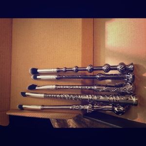 Wand base makeup brushes never used